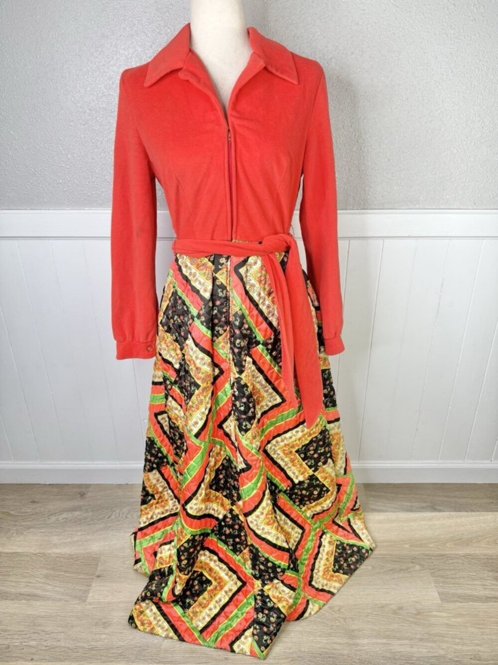 Vintage  60s 70s Quilted House Coat by Evelyn Pearson Robe Floral Dress Retro